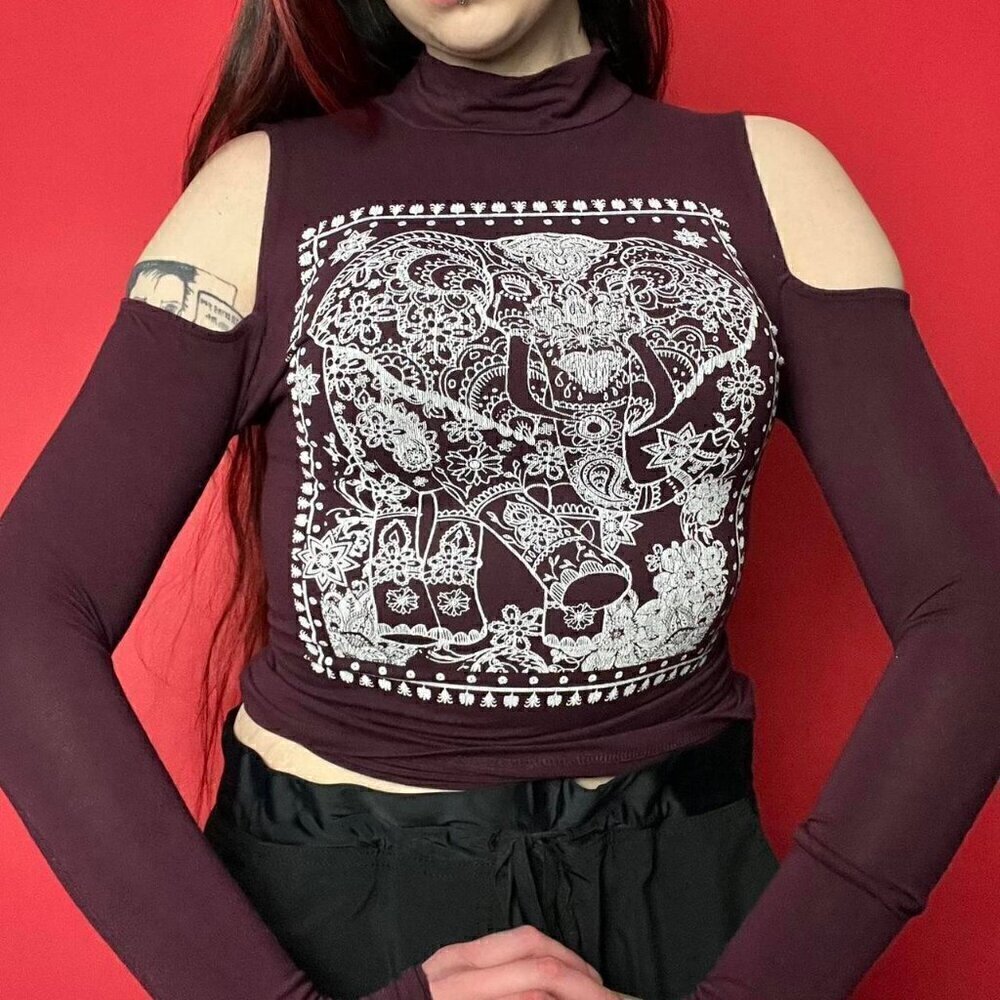 Burgundy and white open shoulder long sleeve graphic boho top